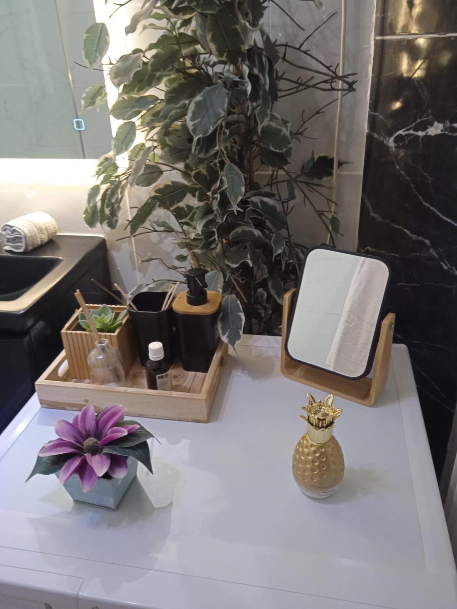 Tout Confort - Clim- Salle De Bain Commune Nîmes Buitenkant foto